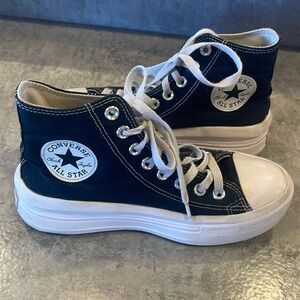 Women’s Converse size 7